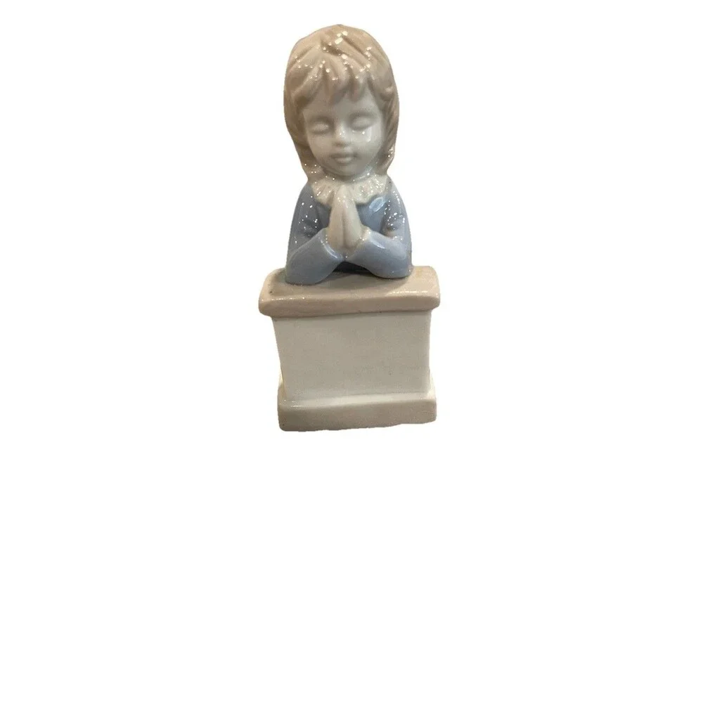 Vintage Roman‎ Brand Porcelain Girl Praying at Altar Figurine Blue/Ivory 4